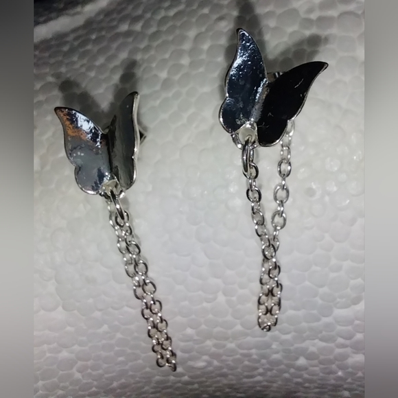 5 pairs of silver tone butterfly pierced earrings - Picture 11 of 14